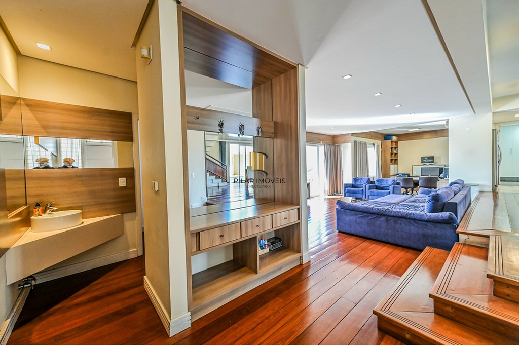 Casa 4 dormitórios no bairro Morro Santana