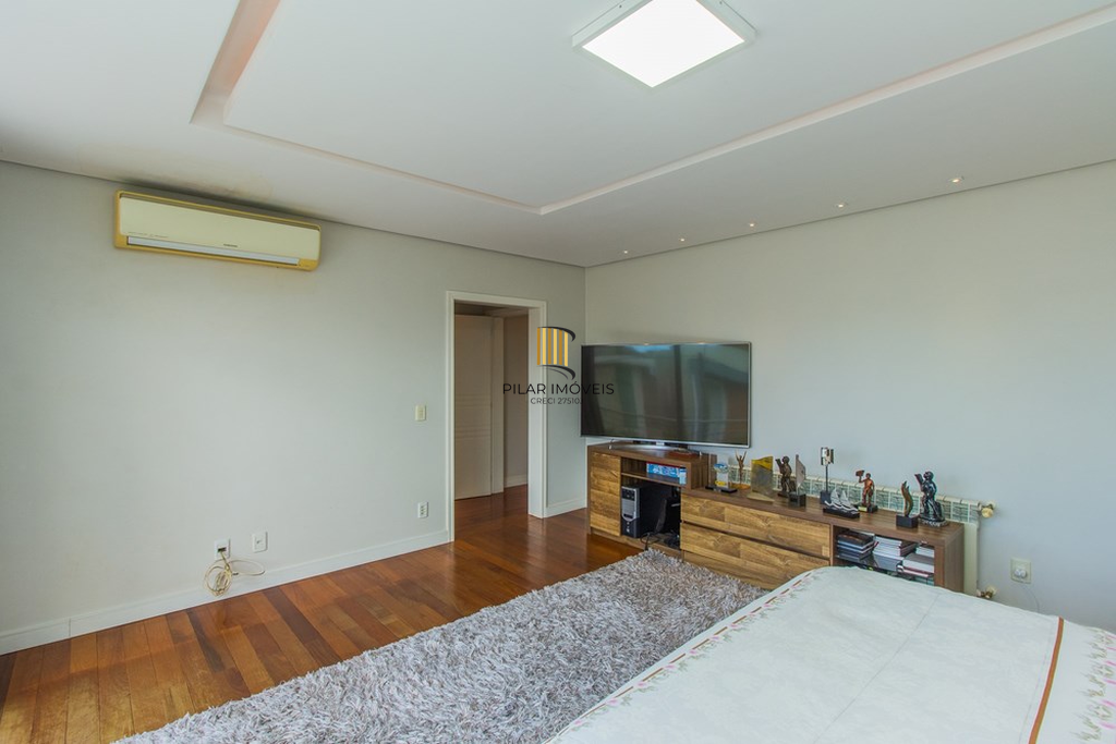 Casa 4 dormitórios no bairro Igara