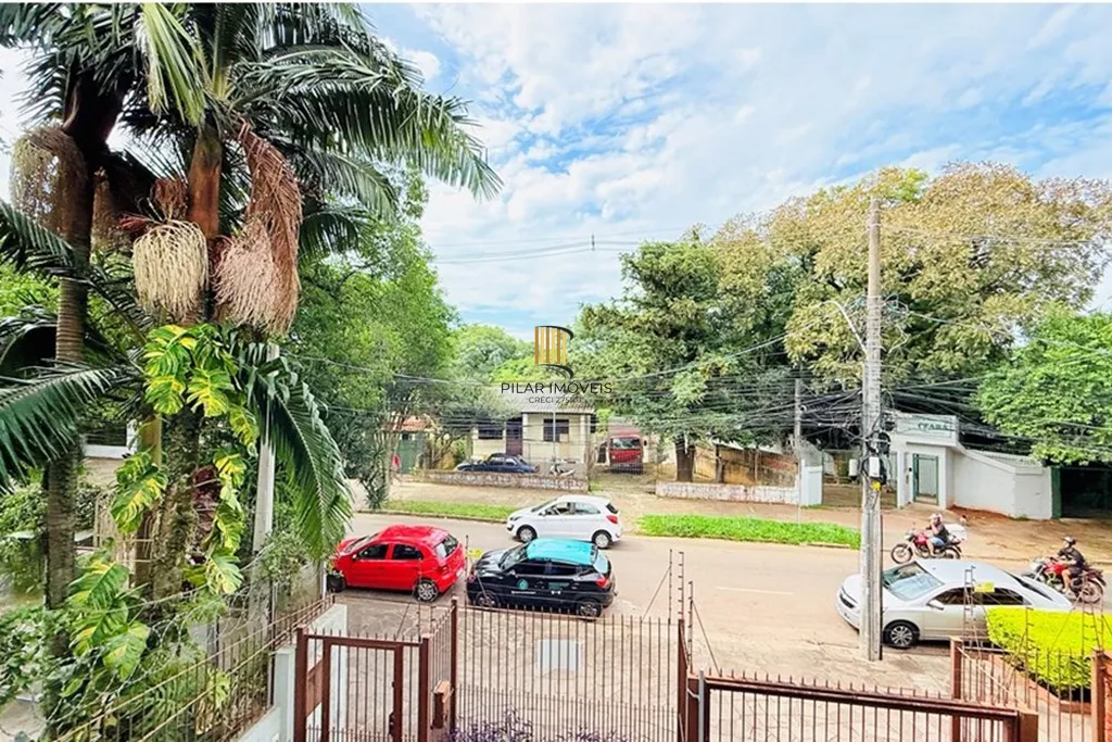 Casa 4 dormitórios no bairro Teresópolis