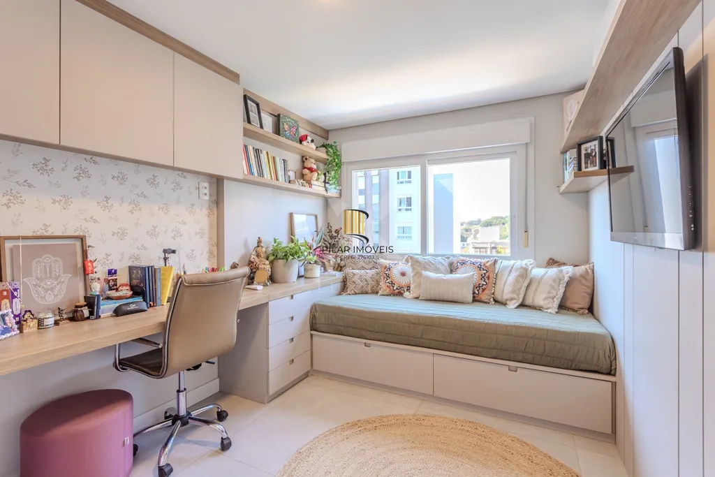 Apartamento 4 dormitórios no bairro Menino Deus