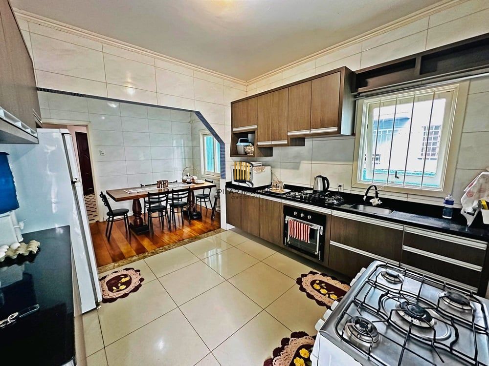 Casa 4 dormitórios no bairro Floresta