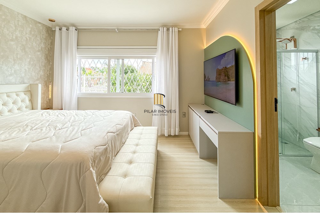 Casa 3 dormitórios no bairro Igara