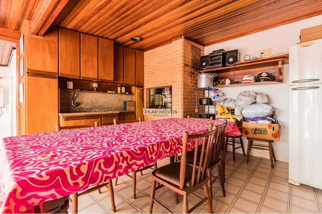 Casa 3 dormitórios no bairro Medianeira