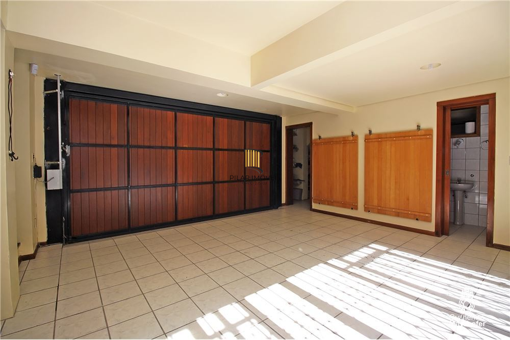 Casa 5 dormitórios no bairro Glória