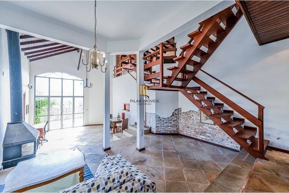 Casa 4 dormitórios no bairro Ipanema