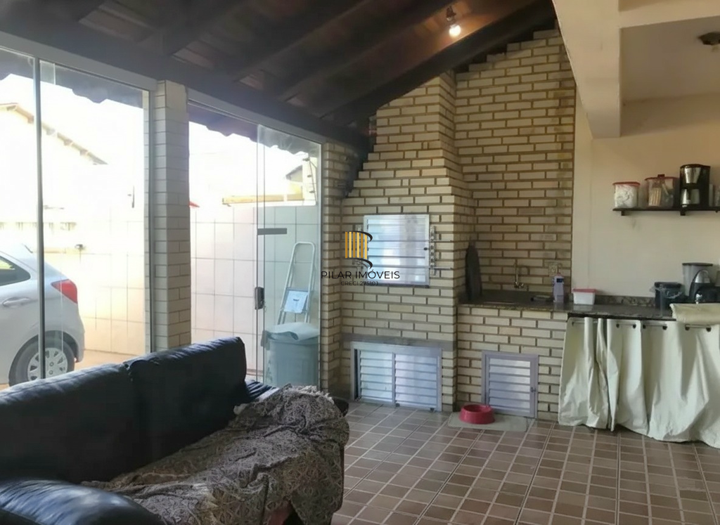 Casa 3 dormitórios no bairro Hípica