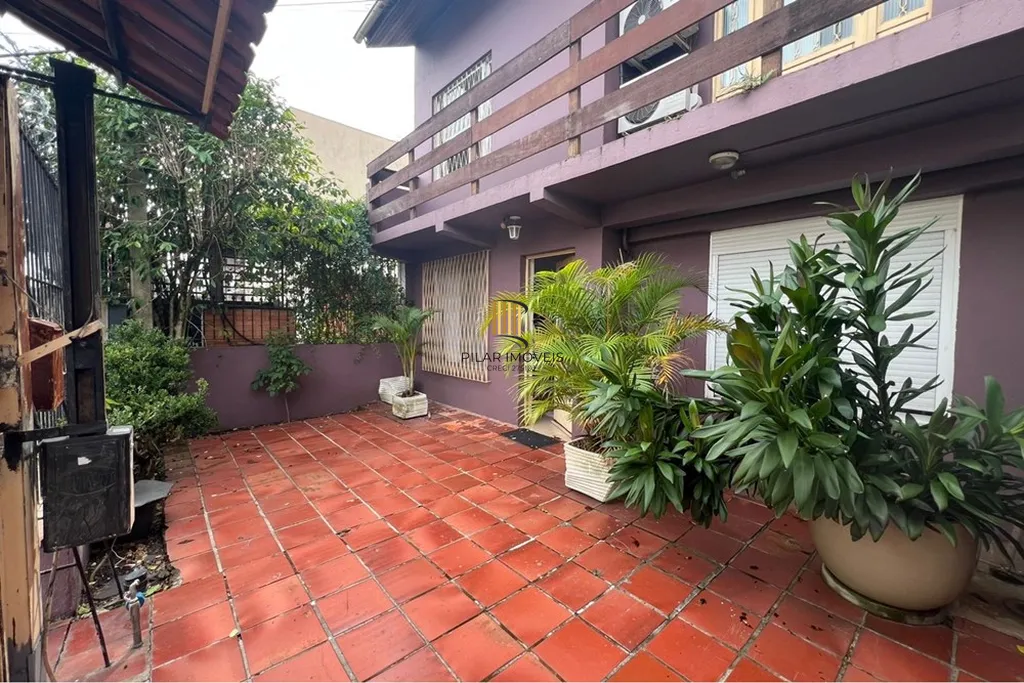 Casa 5 dormitórios no bairro Partenon