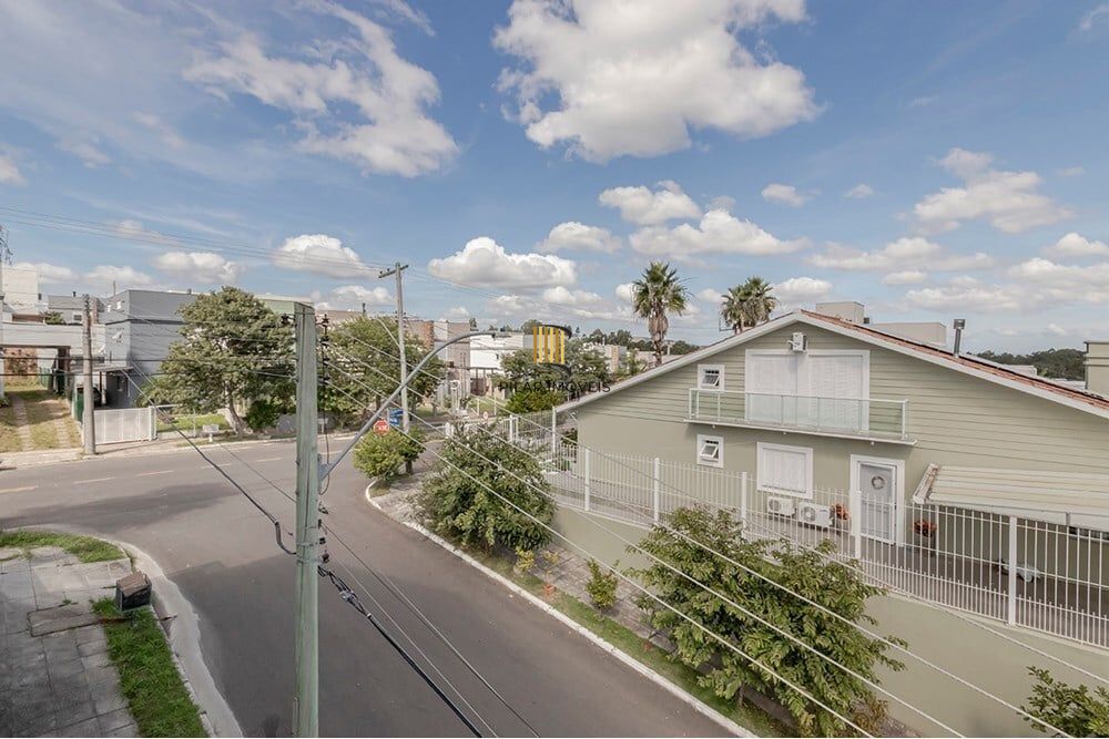 Casa 4 dormitórios no bairro Lomba do Pinheiro