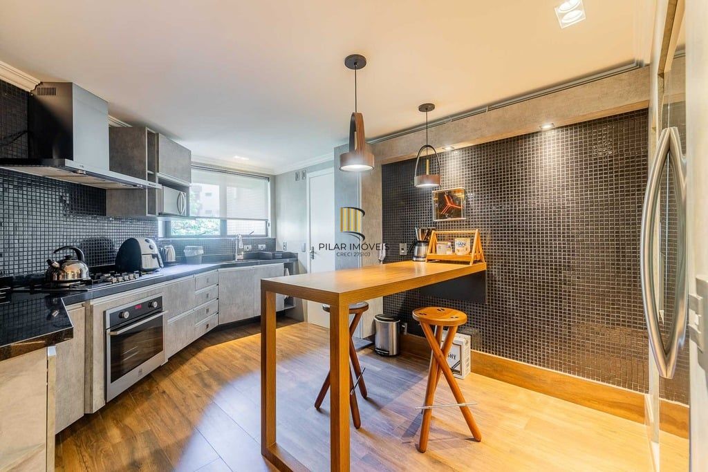 Apartamento 4 dormitórios no bairro Moinhos de Vento
