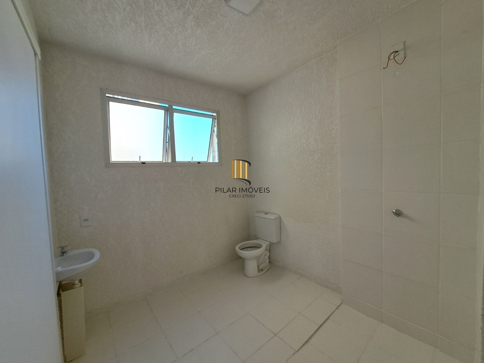 Apto 1 Dormitórios, Térreo, Sala, Cozinha, Banheiro, reformado e 01 vaga garagem