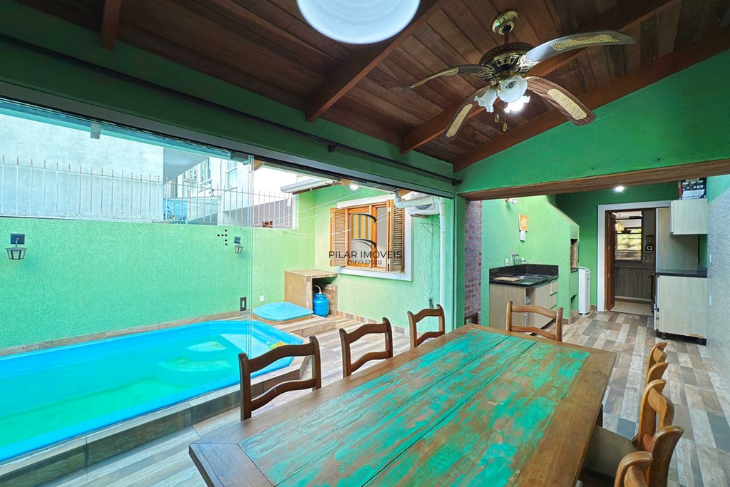 Casa 2 dormitórios no bairro Hípica