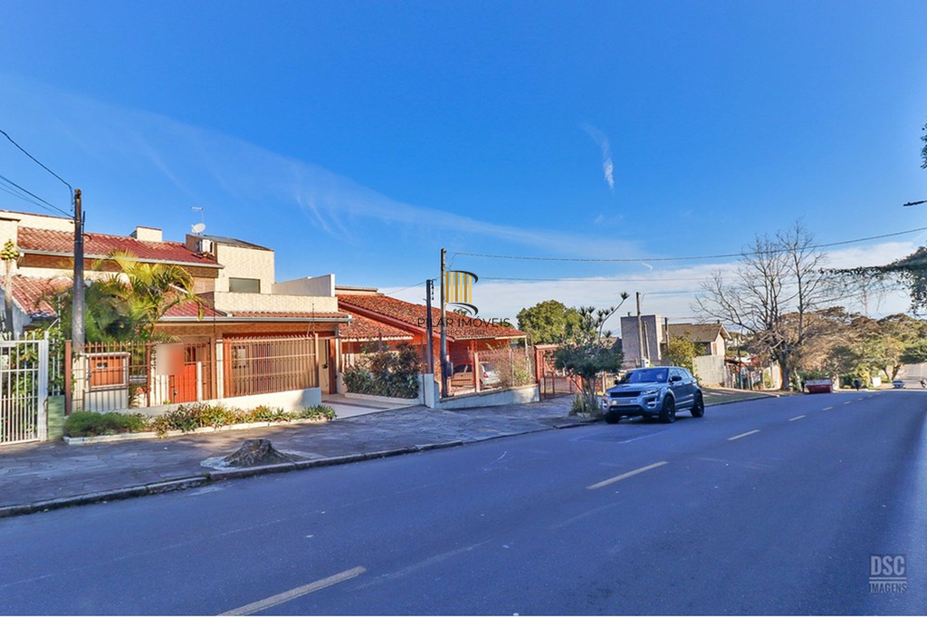 Casa 5 dormitórios no bairro Ipanema