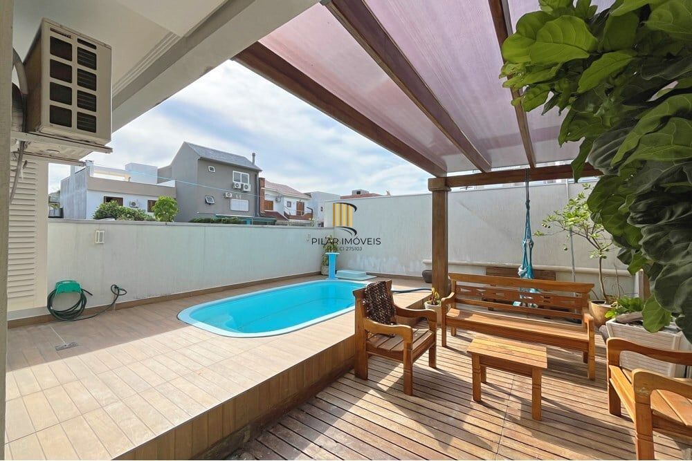 Casa 3 dormitórios no bairro Hípica