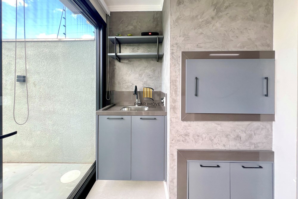 Casa 3 dormitórios no bairro Igara