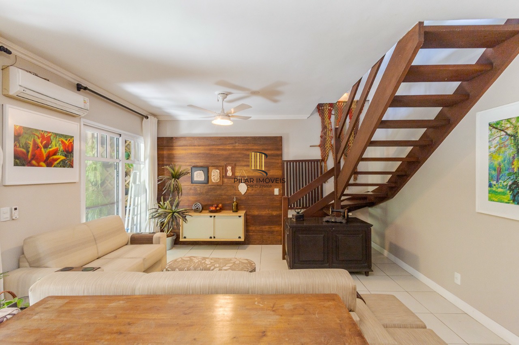 Casa de Condomínio 3 dormitórios no bairro Jardim Carvalho