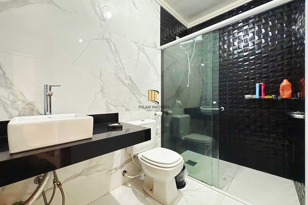 Casa 3 dormitórios no bairro Hípica