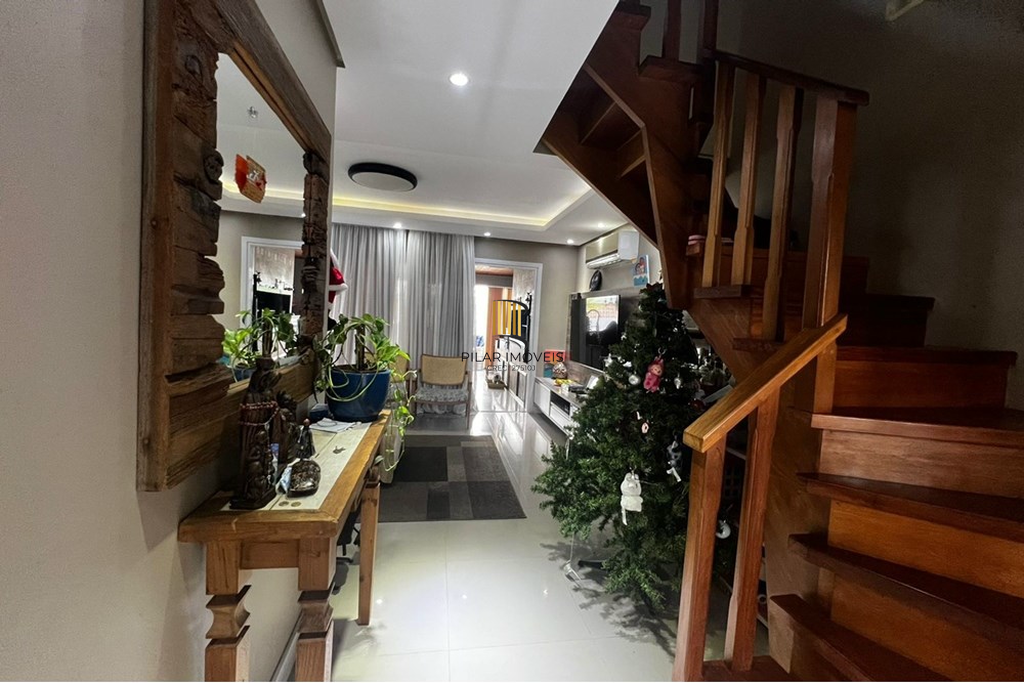 Casa 3 dormitórios no bairro Lomba do Pinheiro