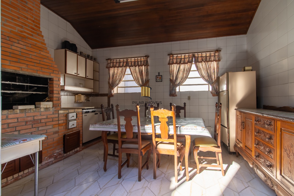 Casa 5 dormitórios no bairro Partenon