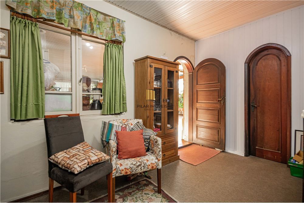 Casa 5 dormitórios no bairro Petrópolis