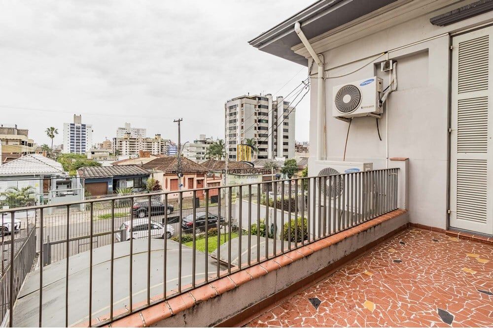 Casa 3 dormitórios no bairro Santana
