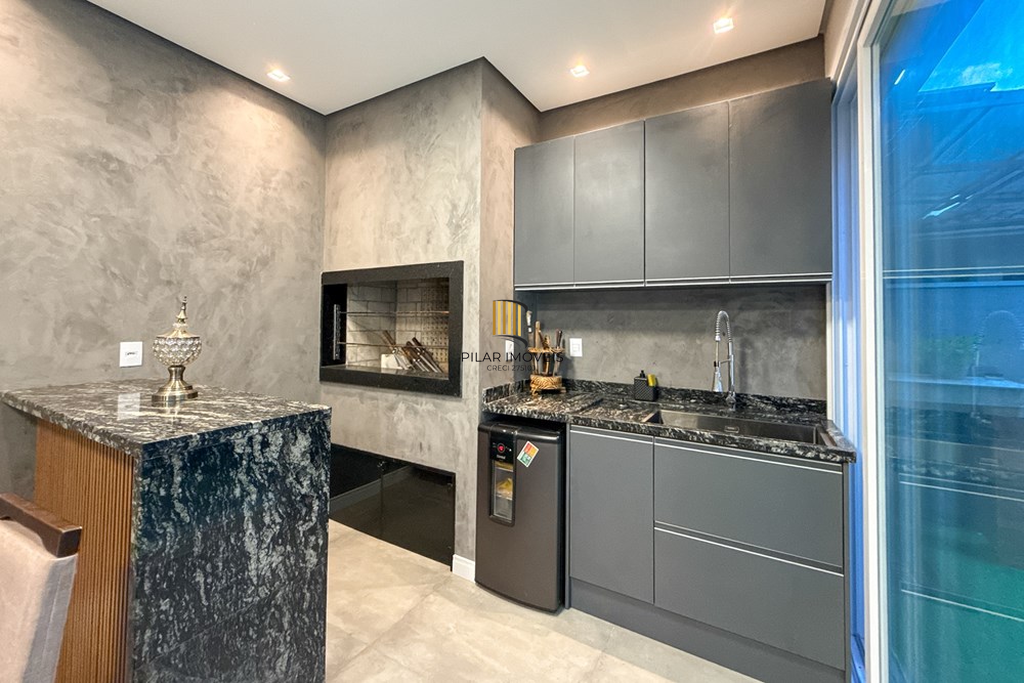 Casa 3 dormitórios no bairro Igara