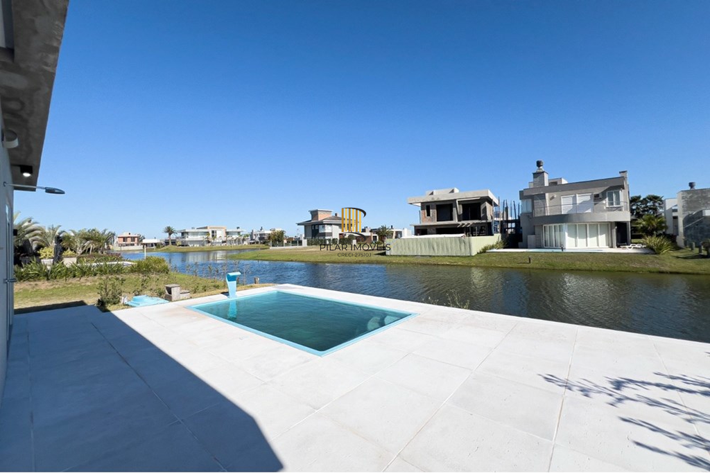 Casa de Condomínio 4 dormitórios no bairro Centro