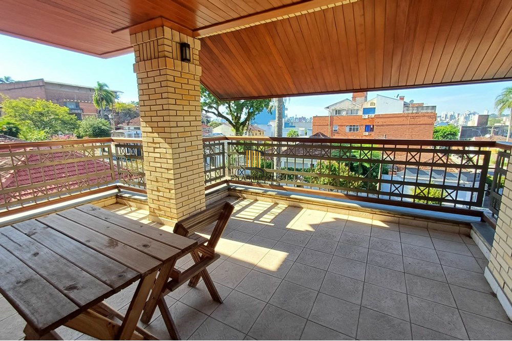 Casa 4 dormitórios no bairro Partenon