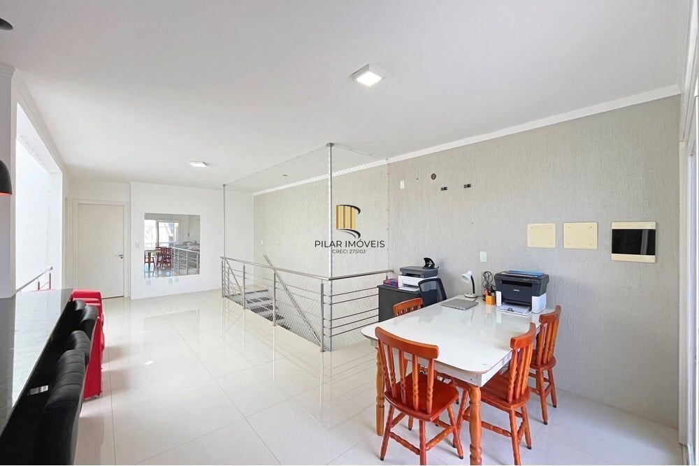 Casa 3 dormitórios no bairro Hípica