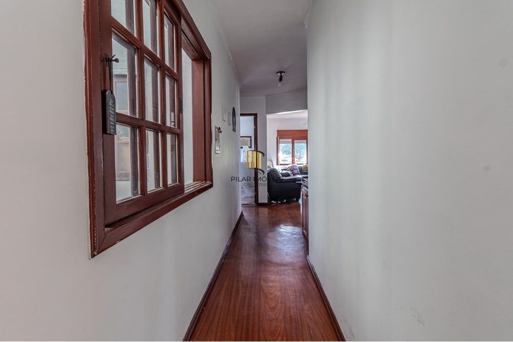 Casa 6 dormitórios no bairro Passo da Areia