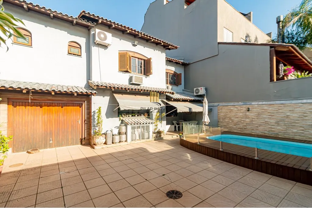 Casa 4 dormitórios no bairro Jardim Planalto