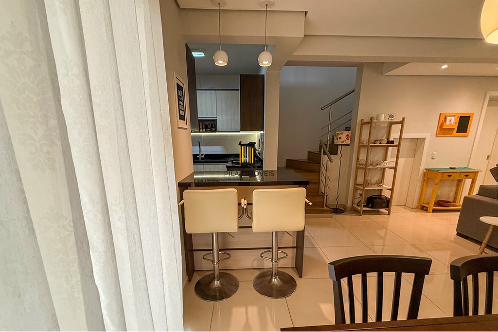 Casa 3 dormitórios no bairro Igara