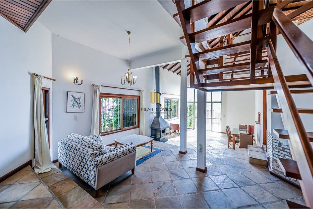 Casa 4 dormitórios no bairro Ipanema