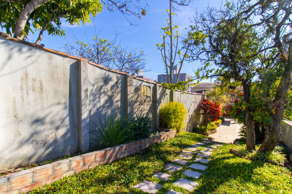 Casa 5 dormitórios no bairro Partenon