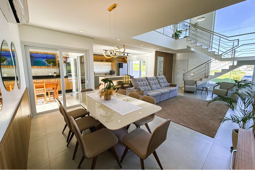 Casa de Condomínio 3 dormitórios no bairro Sanga Funda