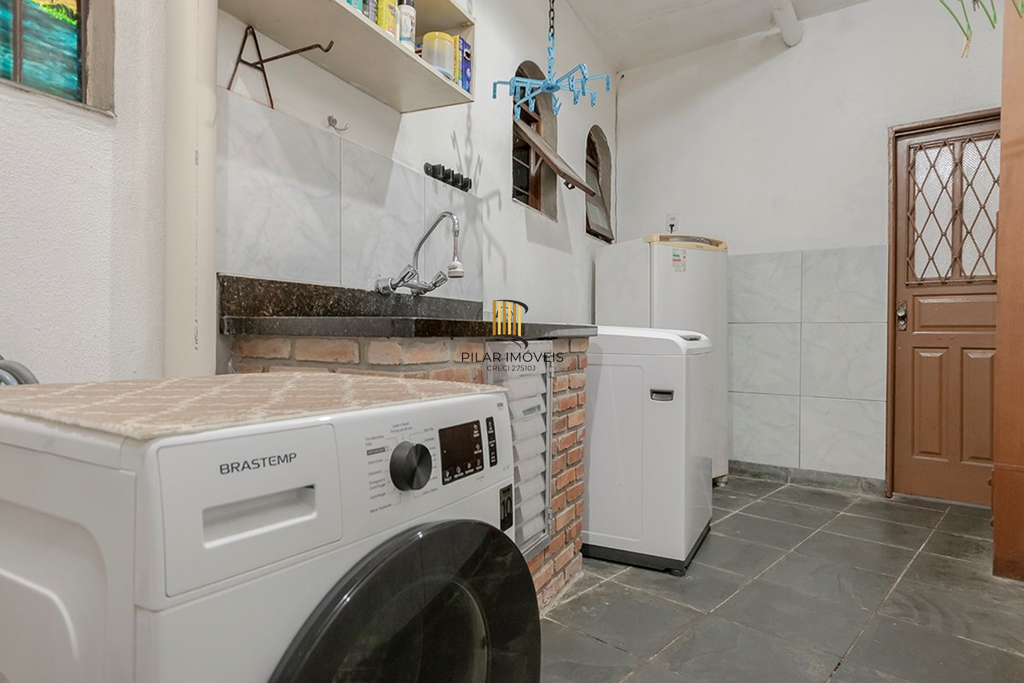 Casa 4 dormitórios no bairro Passo da Areia