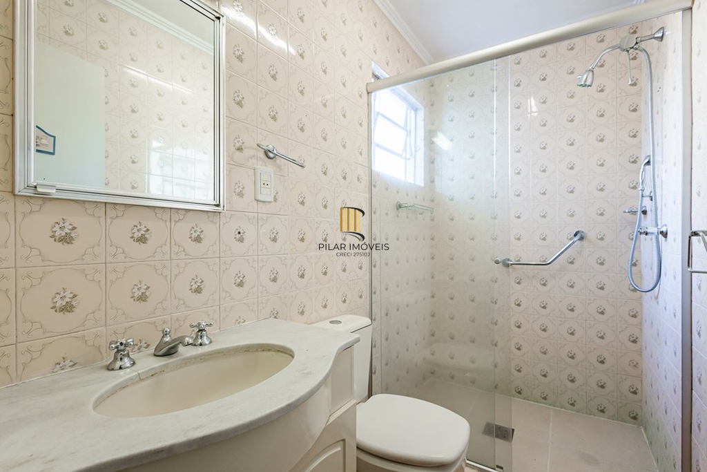 Casa 5 dormitórios no bairro Petrópolis