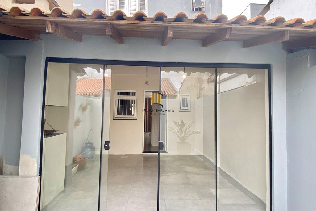 Casa 2 dormitórios no bairro Olaria