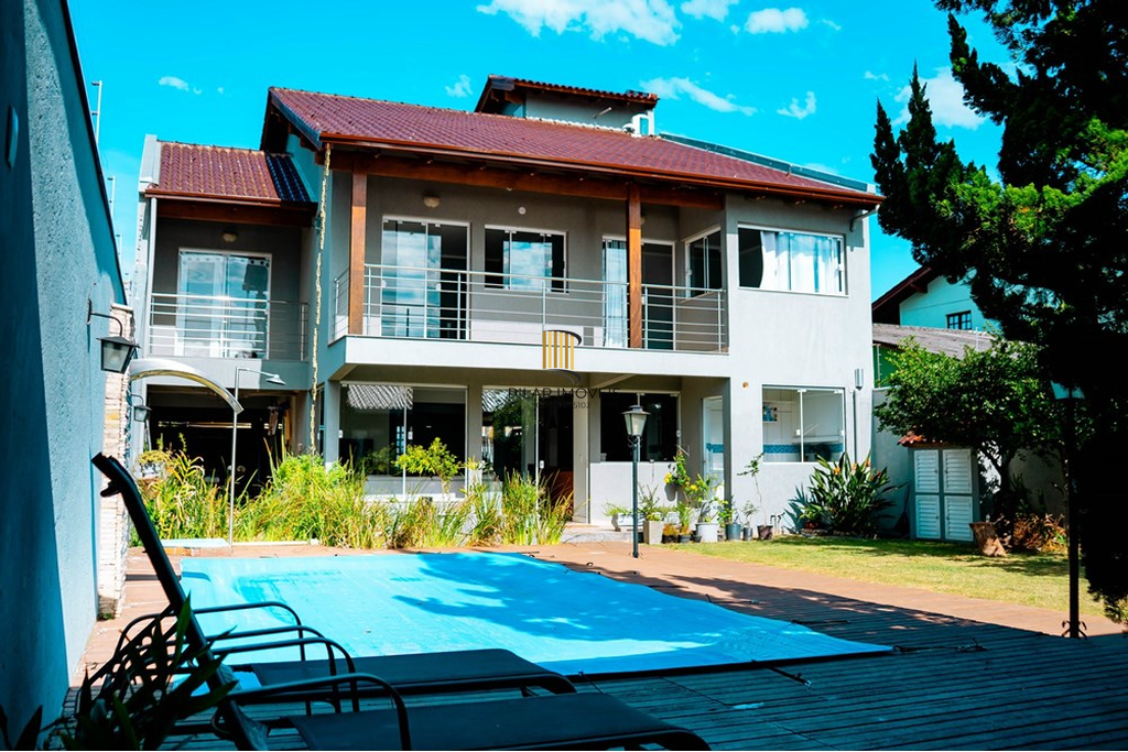 Casa 4 dormitórios no bairro Cecília