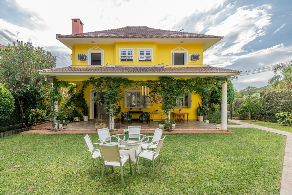 Casa 4 dormitórios no bairro Ipanema