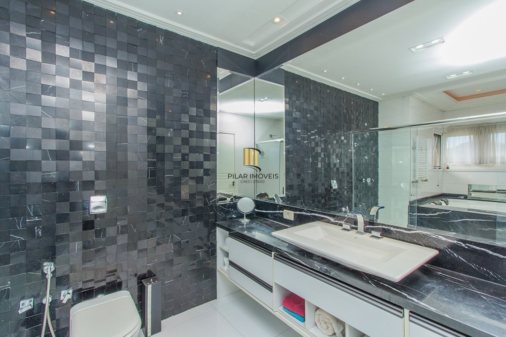 Casa 4 dormitórios no bairro Igara