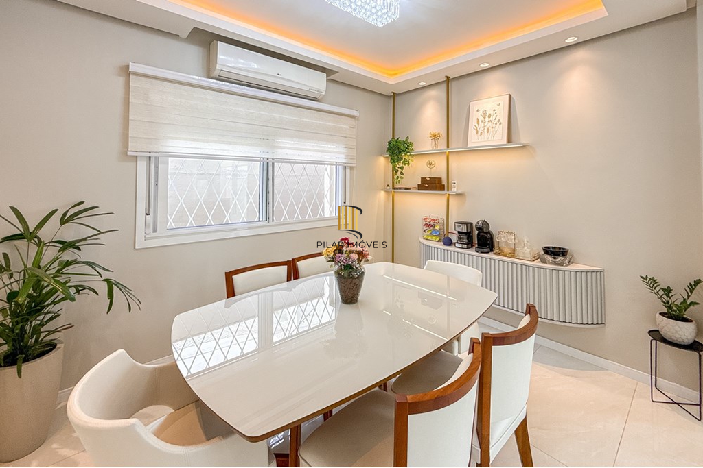 Casa 3 dormitórios no bairro Igara