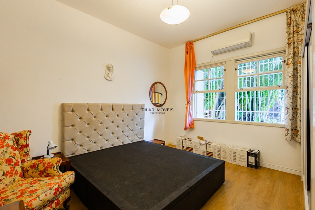 Casa 5 dormitórios no bairro Petrópolis