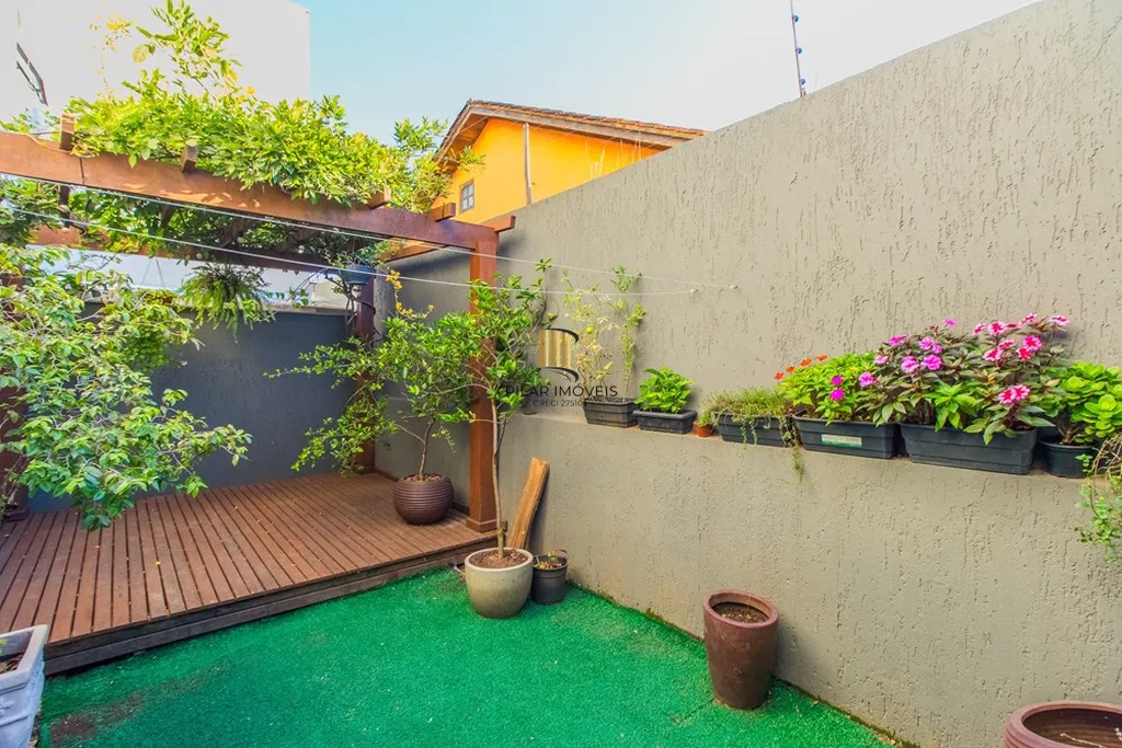 Casa 3 dormitórios no bairro Igara