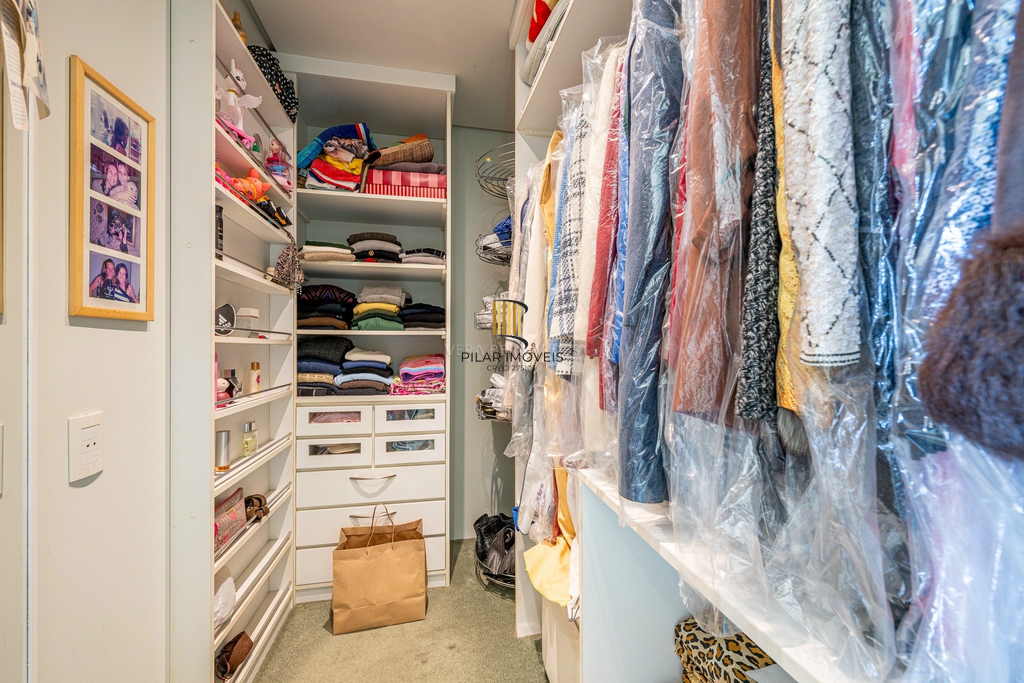 Casa de Condomínio 3 dormitórios no bairro Cavalhada