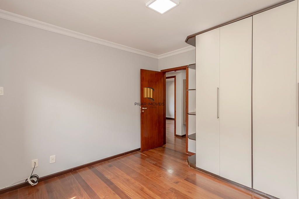 Casa 6 dormitórios no bairro Vila Jardim