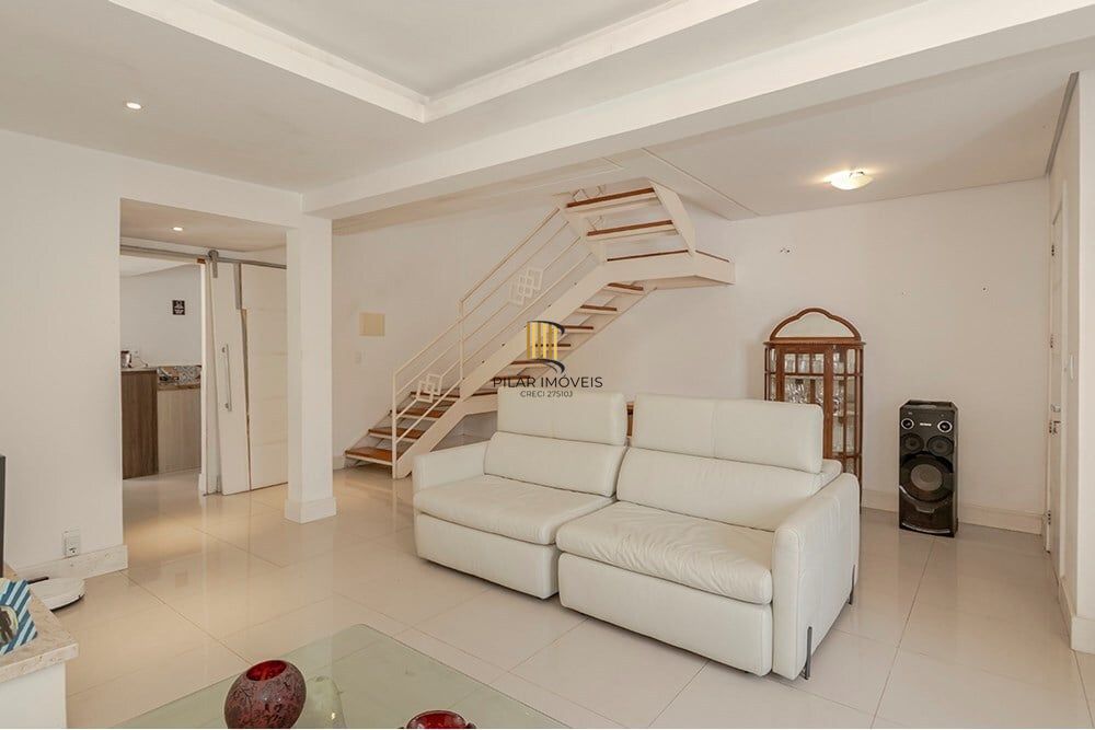 Casa 4 dormitórios no bairro Lomba do Pinheiro