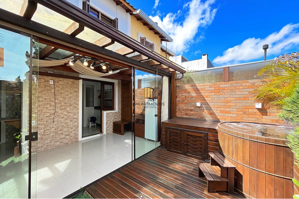 Casa 3 dormitórios no bairro Hípica