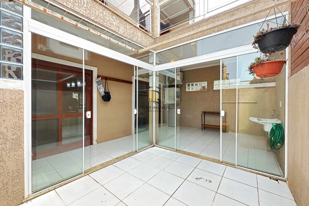 Casa de Condomínio 3 dormitórios no bairro Hípica