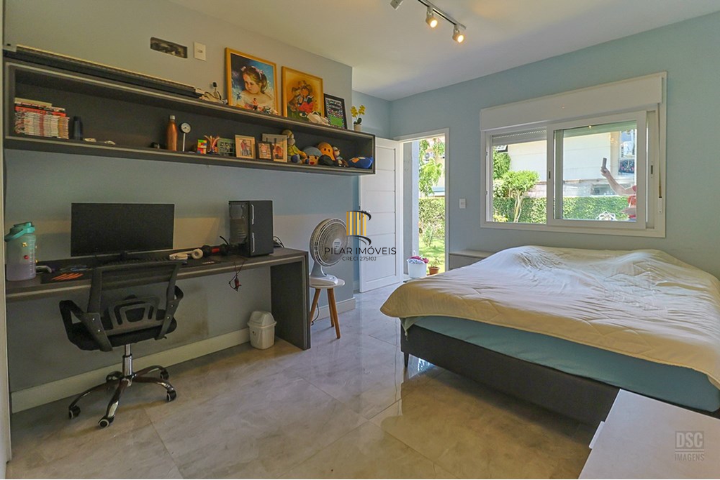 Casa 5 dormitórios no bairro Ipanema