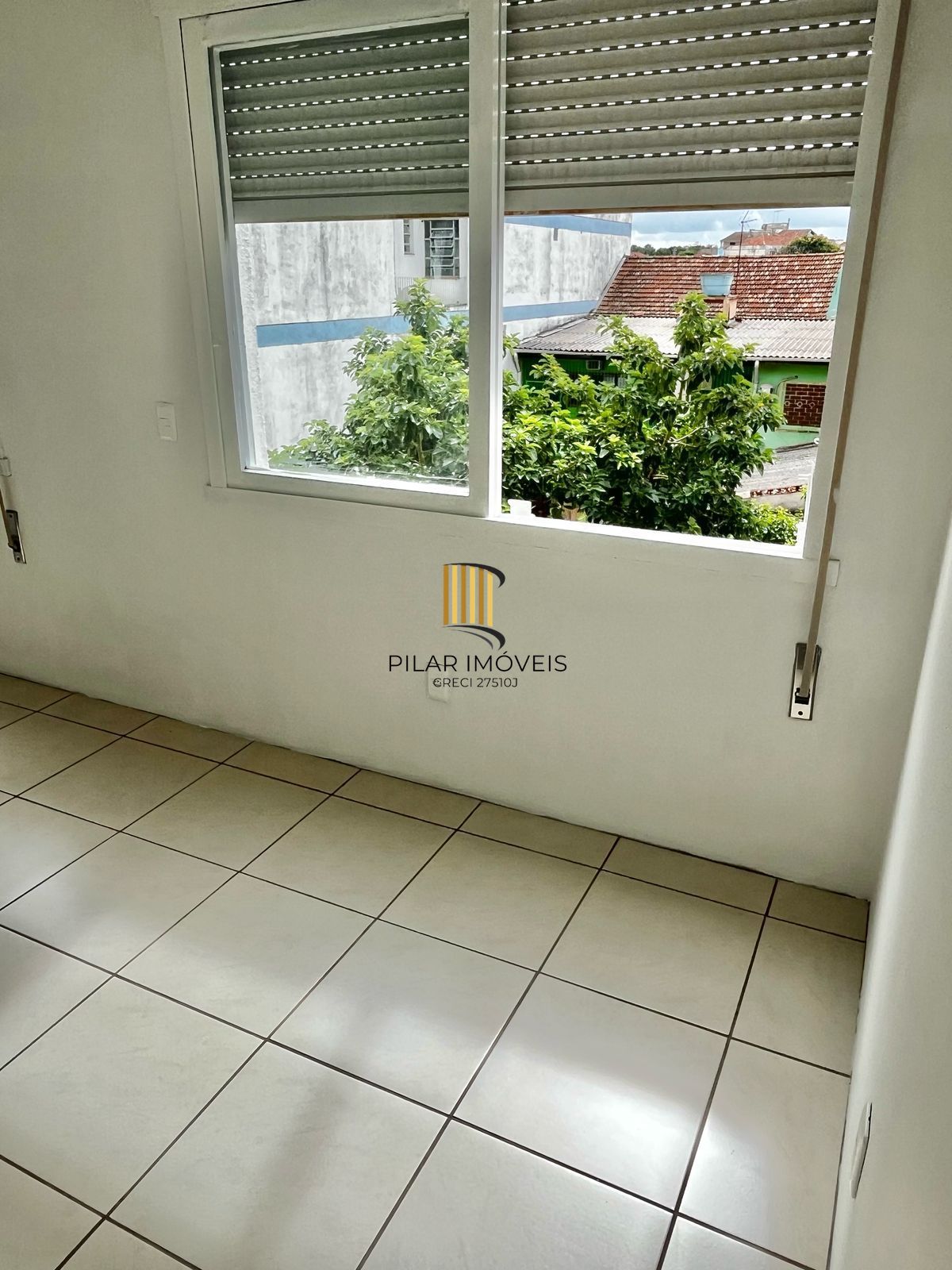 Excelente JK transformado em 01 dormitório, sala, cozinha e banheiro.